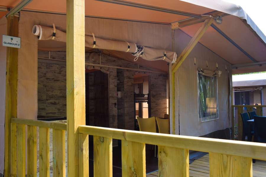 Campingplatz Glamping Gardasee mit Zelt mit Klimaanlage und Privatbad 23