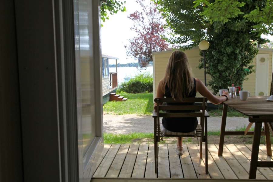Campingplatz Glamping Gardasee mit Zelt mit Klimaanlage in der Naehe vom See 1