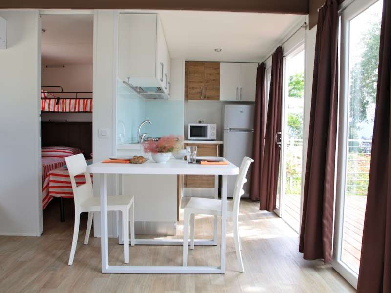 Campingplatz Gardasee mit modernen Mobilheimen