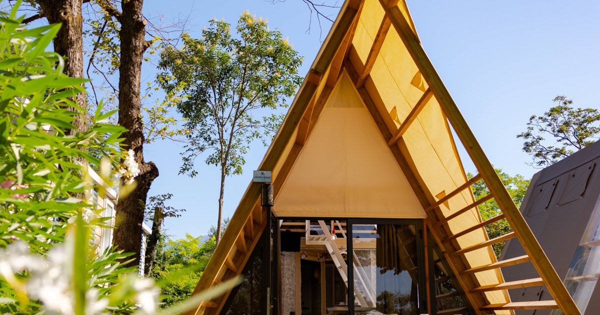 Tent luxury lodge