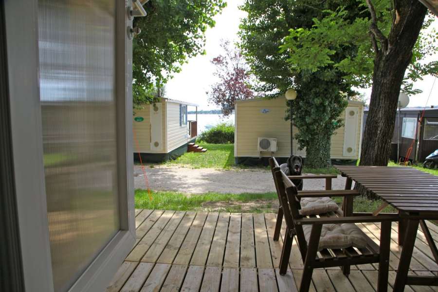 Campingplatz Glamping Gardasee mit Zelt mit Klimaanlage in der Naehe vom See 5