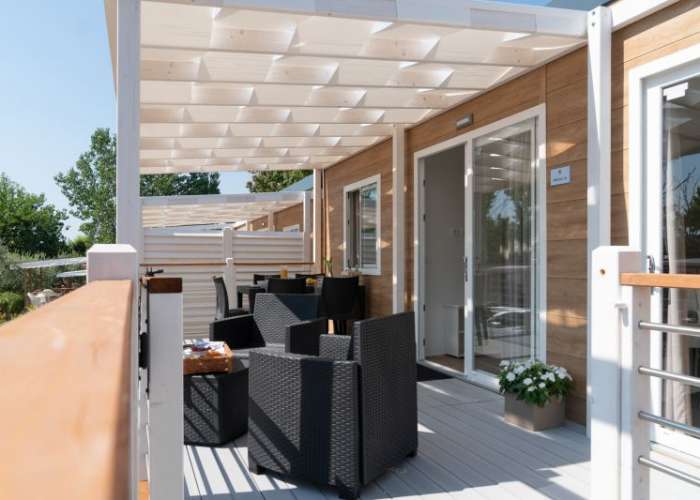 Campingplatz Gardasee mit Mobilheim mit überdachter Terrasse 