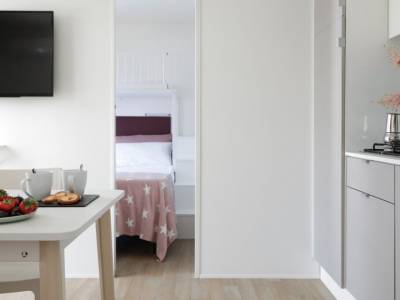 Camping Gardasee mit Mobilheim mit privatem Jacuzzi 4