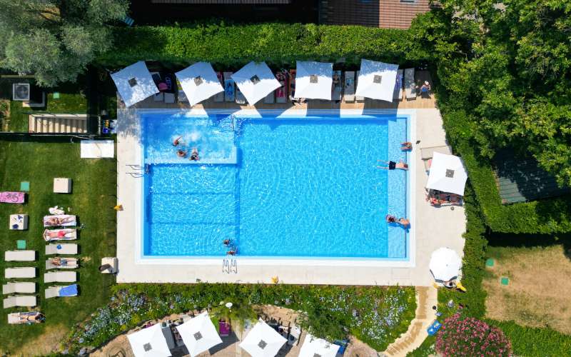 DER NEUE BEHEIZTE POOL IST FERTIG