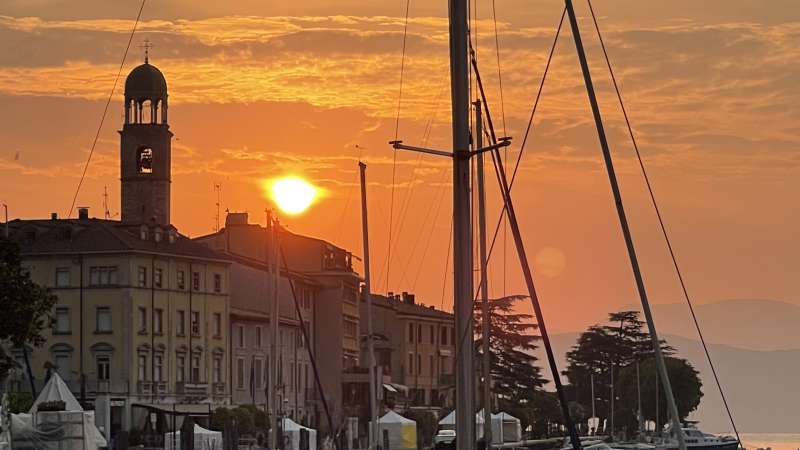 Ein Spaziergang entlang des Seeufers von Salò