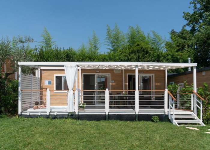 Camping Gardasee mit Mobilheim mit privatem Jacuzzi 2