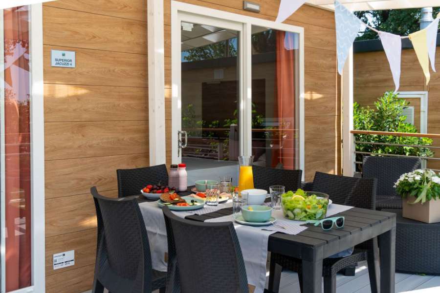 Camping Gardasee mit Mobilheim mit privatem Jacuzzi 11