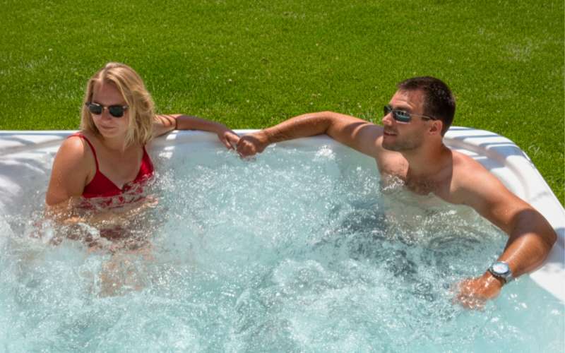 LUXURY LODGE MIT JACUZZI: IHR EXKLUSIVER RÜCKZUGSORT AM GARDASEE