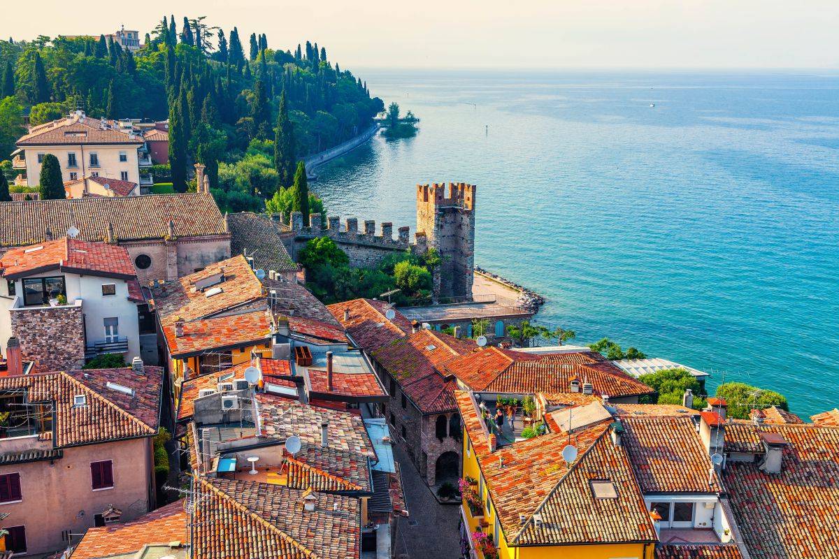 Foto von Sirmione und der Scaligerburg am Gardasee