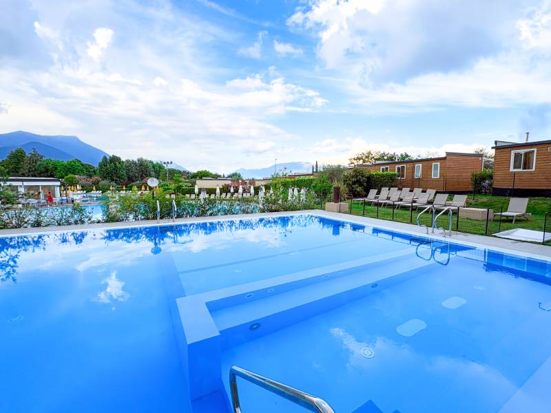 Campingplatz mit Schwimmbad am Gardasee