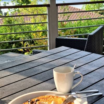 What a great way to start the day.... homemade ricotta and blueberry pancake with lakeview.... Buona giornata!