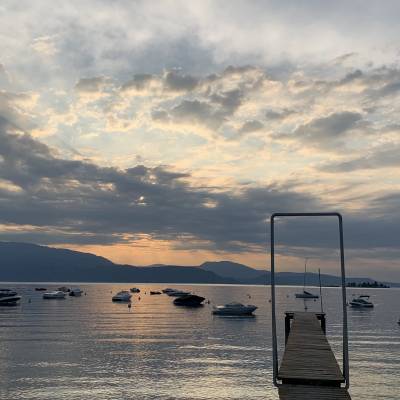 Alba sul lago